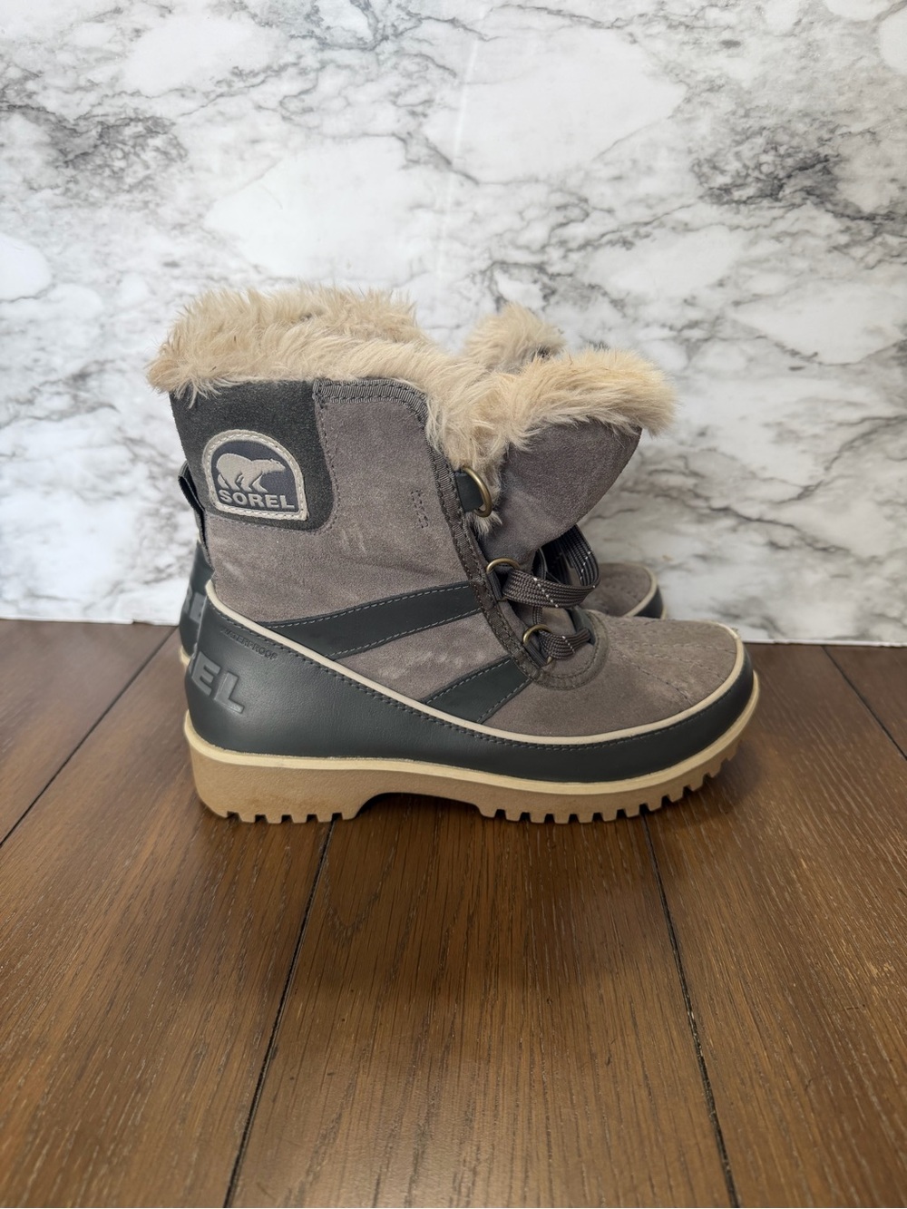 Sorel Women’s Gray Faux Fur Winter Lace-Up Waterproof Tivoli 2 Boots Size 7